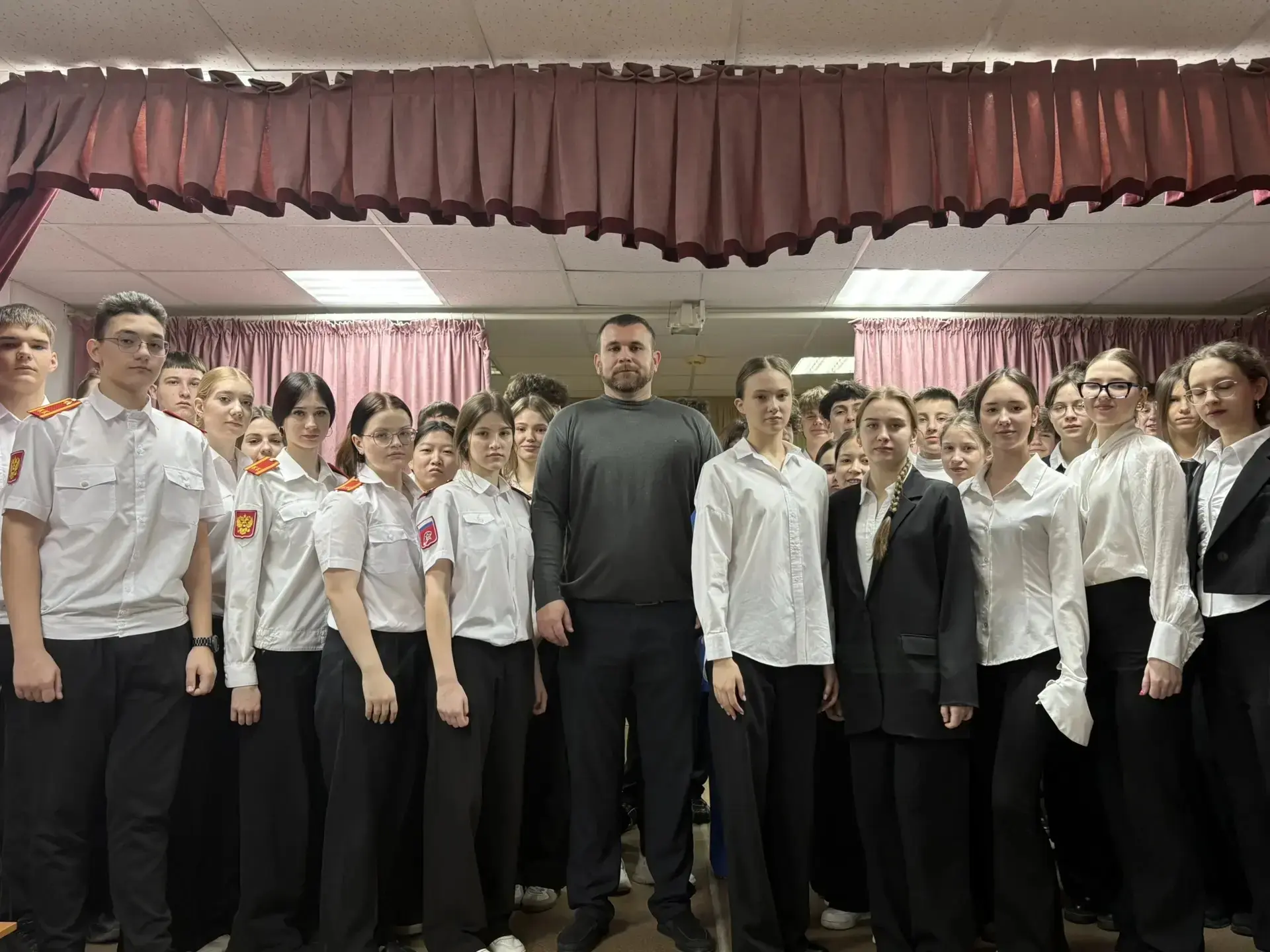 16 марта в школе № 6 города Усть-Лабинска прошло внеуроное занятие «Разговоры о важном» 📚, посвященн
