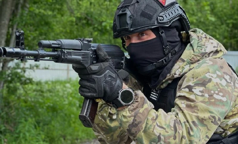 Питерских приставов научили стрелять по беспилотникам

Сотрудников отделения специального назначения