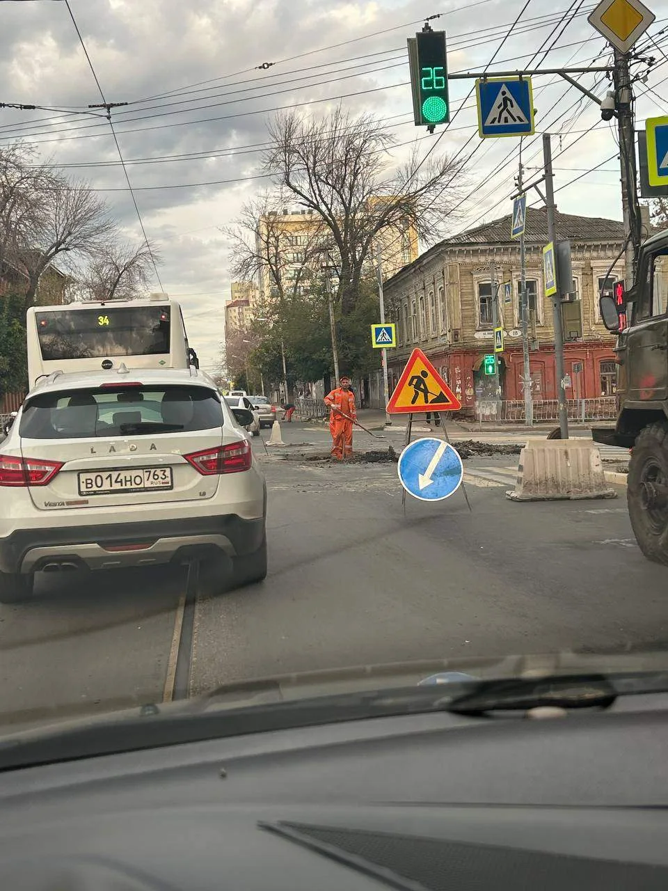 Красноармейская сейчас «бордовая». Полосу перекрыли из-за ремонта