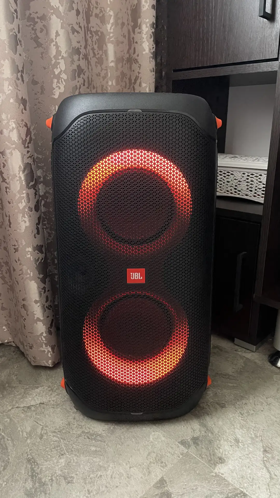 JBL PATYBOX 110 ,150 w состоянее нового. Цена30.000. 89524302810