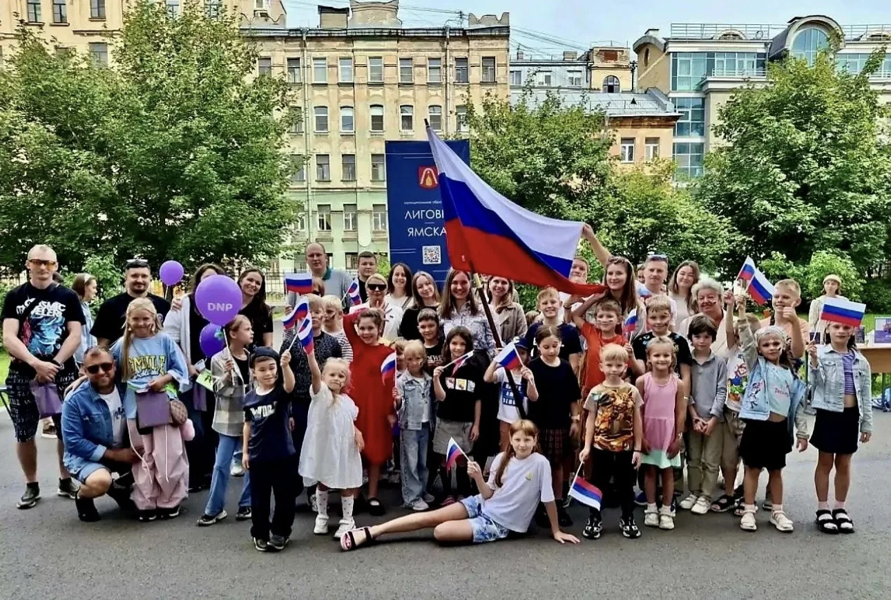 В Лиговке-Ямской отметили День Государственного флага России!