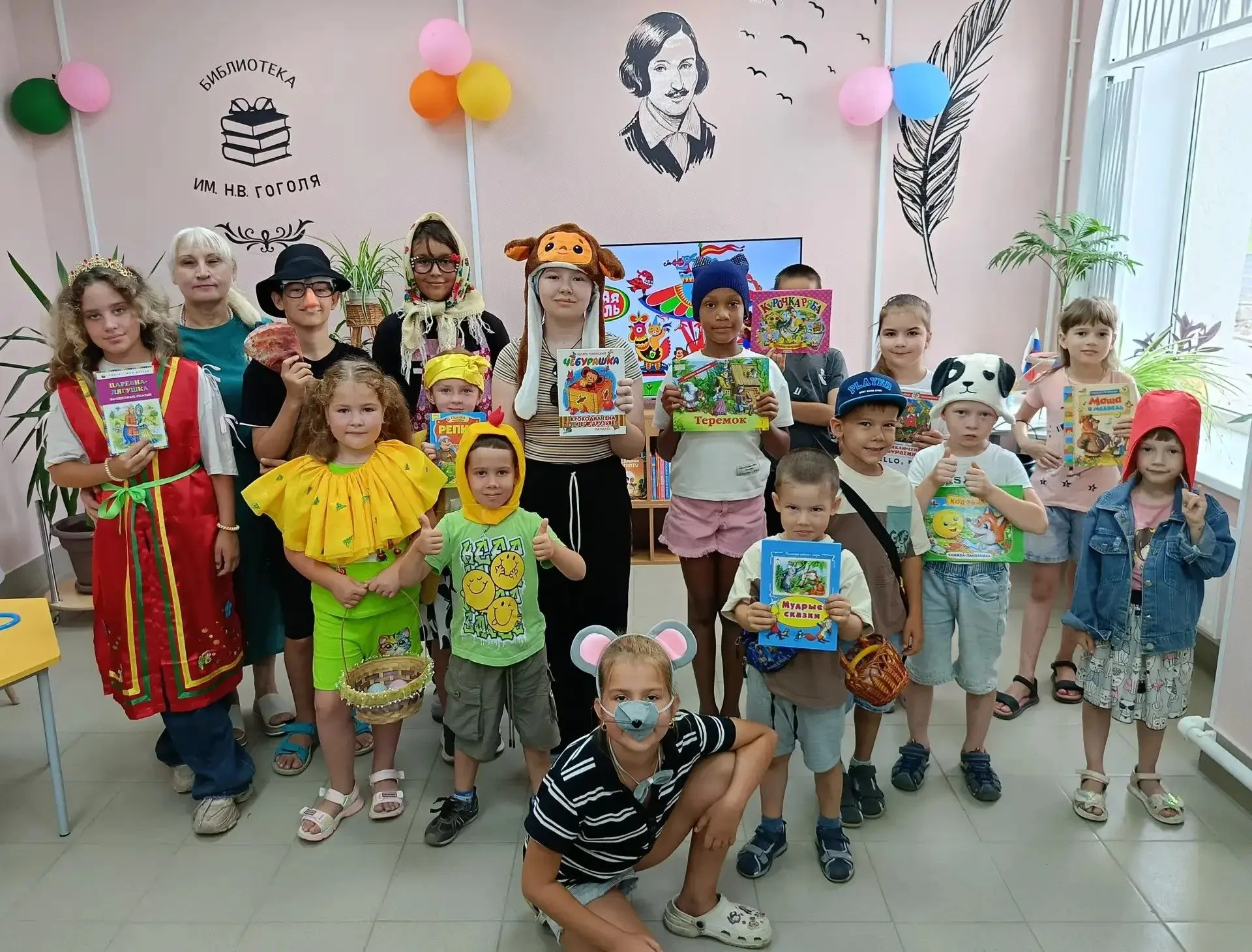 Юные читатели Орджоникидзевского района встретились с любимыми литературными героями
 
Сотрудники би