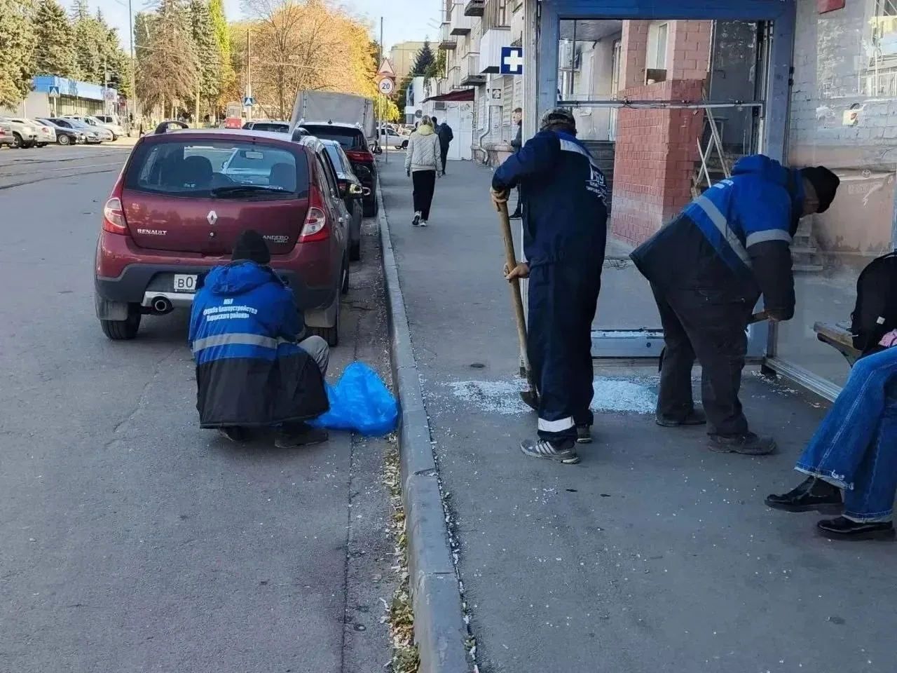 😵‍💫 В Саратове вандалы разбили остановку на улице Осипова