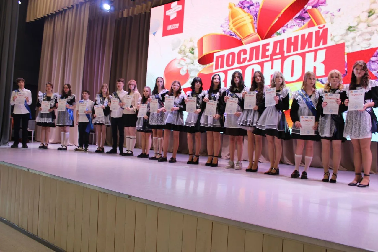 🎓 Последний звонок – точка отсчёта больших свершений.  Вот и отзвенел «Последний звонок» для наших 9