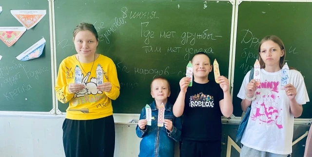 🎨📘 Закладки с характером: дети творят с русским орнаментом! 📘🎨

Что получится, если соединить де