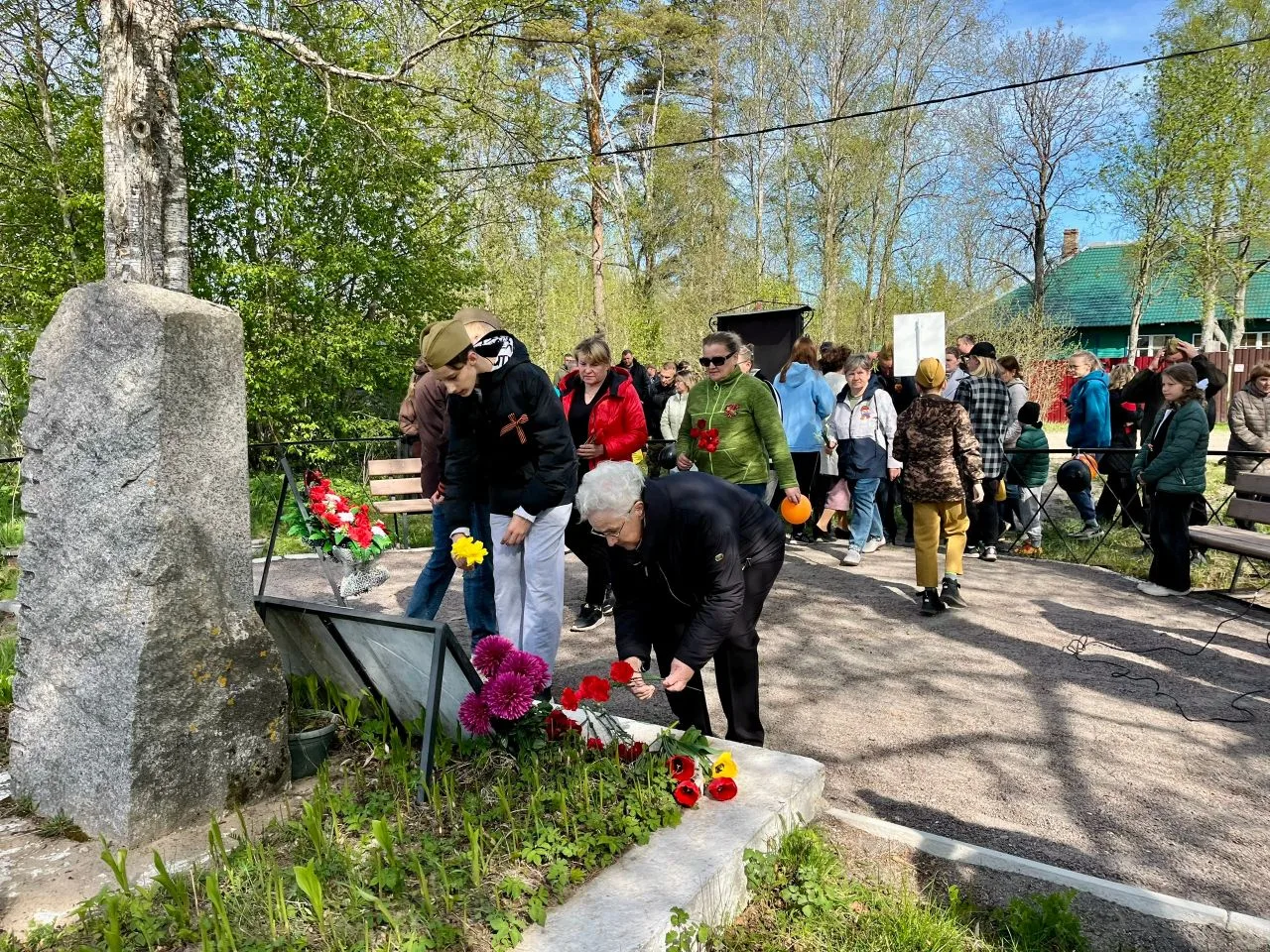 В деревнях Лаврово и Выстав прошли торжественно-траурные мероприятия в честь Дня Победы. Глава админ