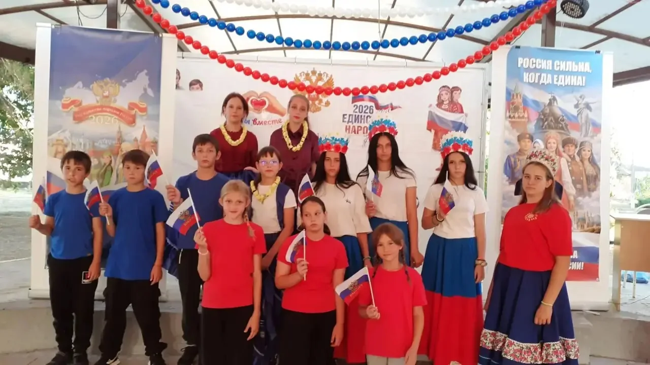 Белый — облако большое, синий — небо голубое, красный — солнышка восход... 🇷🇺