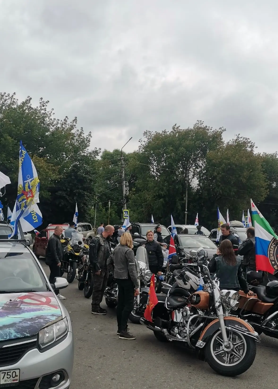 В Дмитрове сегодня проходит традиционный автомотопробег, посвященный Дню Военно-Морского Флота. Коло