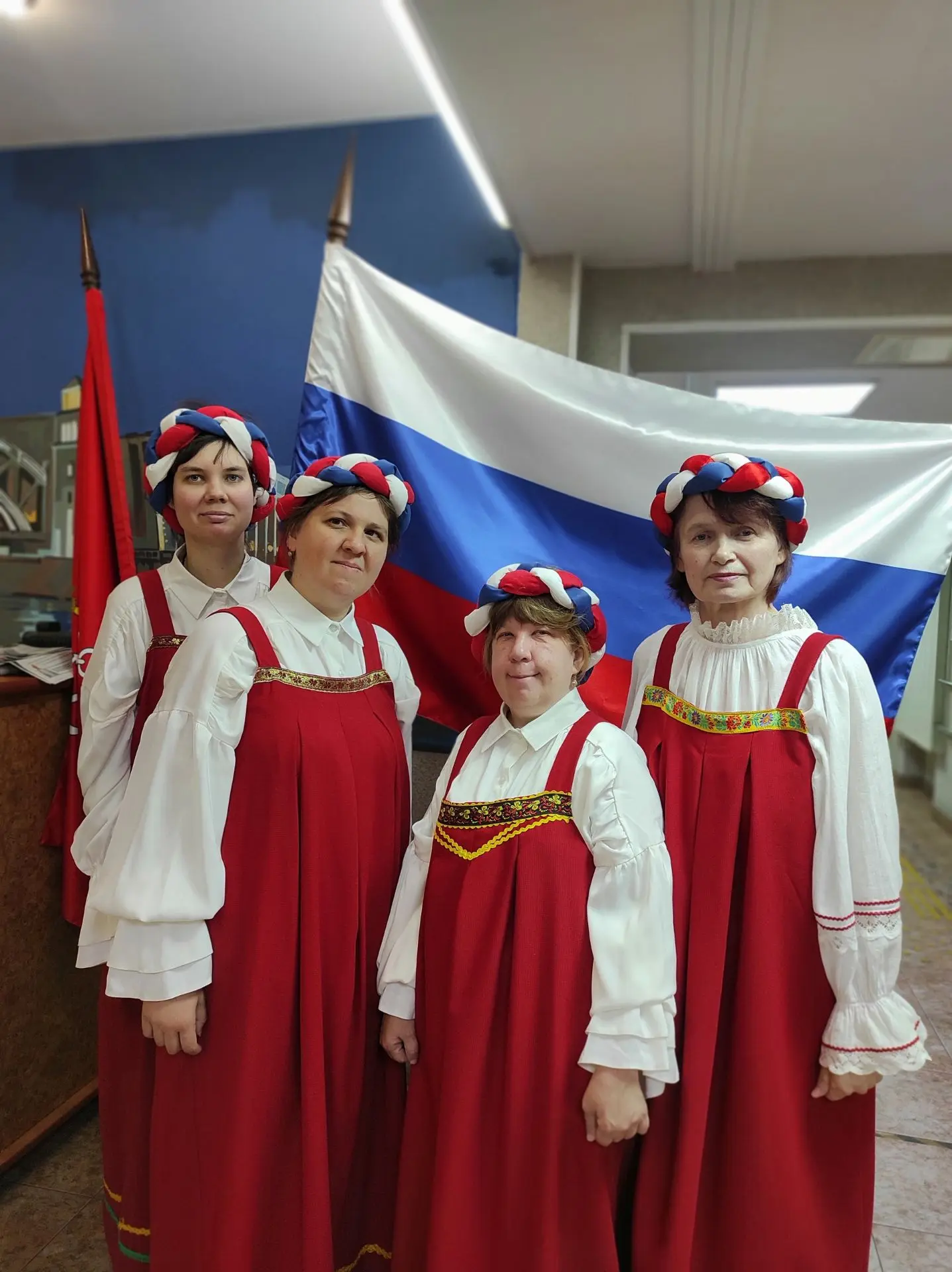 🇷🇺Цвета российского флага – белый, синий и красный – заиграли новыми красками в руках наших мастер