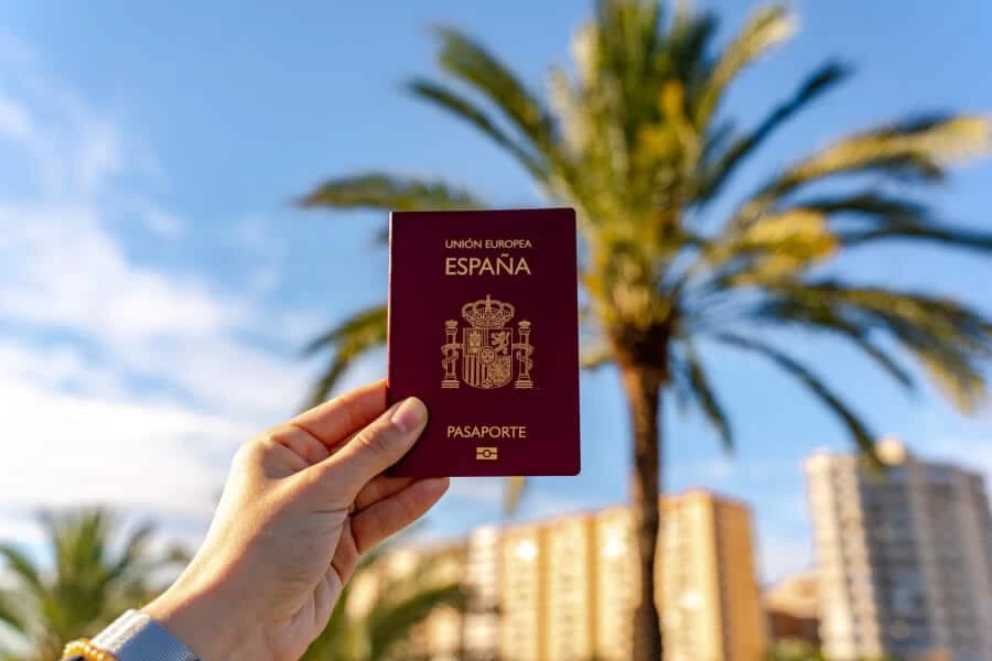 🇪🇸Жительница Артёма стала гражданкой Испании и скрыла этот факт — женщину ждет крупны...