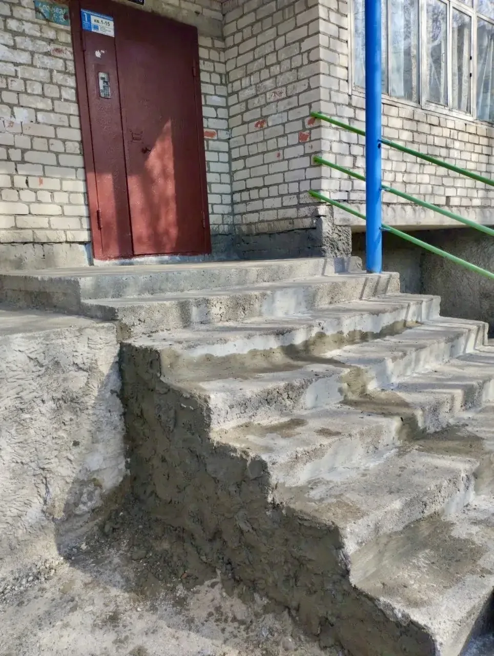 Выполнили текущий ремонт крылец подъездов   №1,№2,№4,№6,№8№9,№13 по адресу: ул.М.Булгак...
