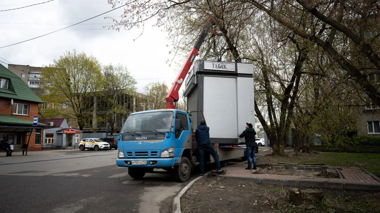 Более 70 несанкционированных объектов нестационарной торговли демонтировали с начала 2026 года  🚜 В 