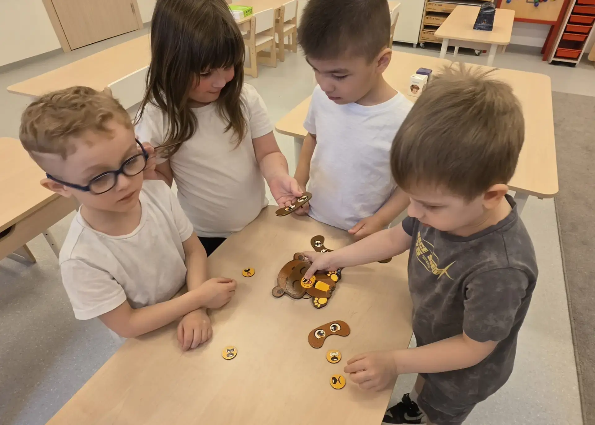 🧸 «Хорошо и плохо»: урок доброты в ДО №11  Дошкольное детство — это время, когда ребёнок усваивает н