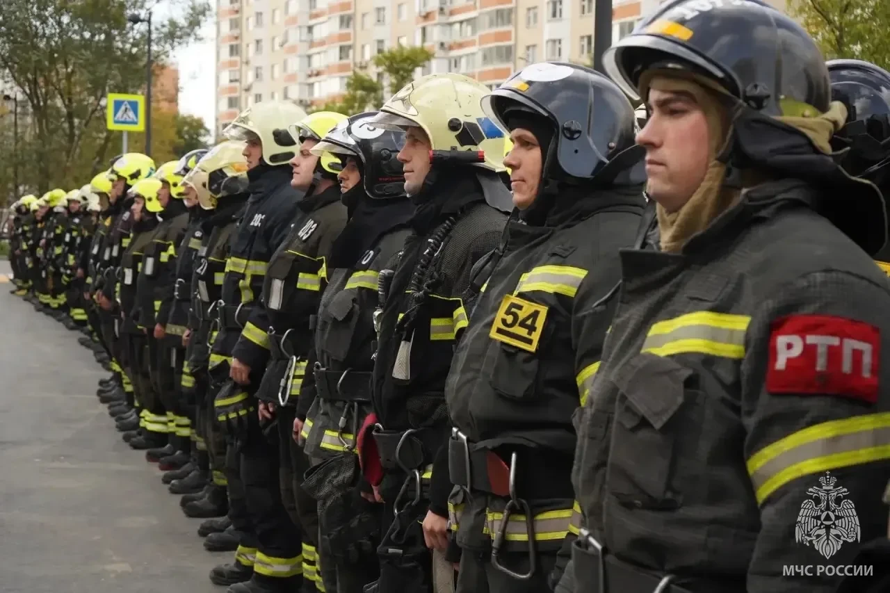 🏆 «Движение вверх»: столичные пожарные покорили 38 этажей