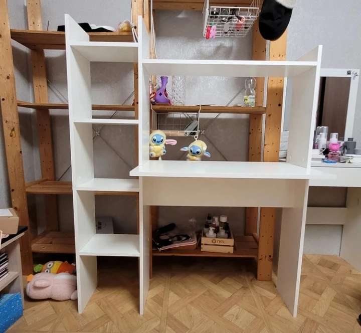 Отдам стол(за вкусняшки ребëнку) или обменяю на детскую кроватку(можно с доплатой)