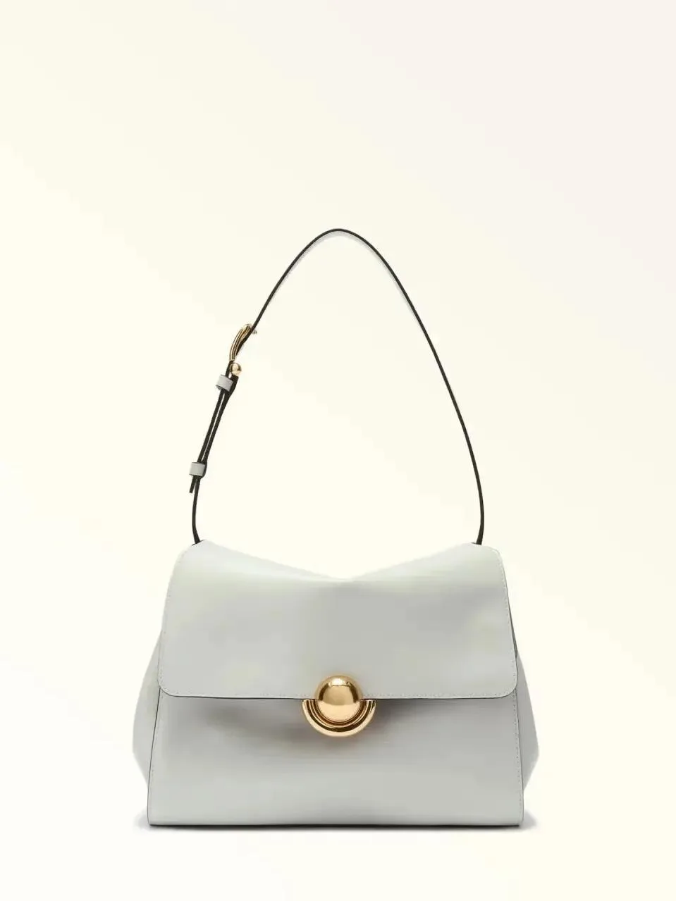 Девочки, у Furla сейчас распродажа со скидками до 50% на выделенный ассортимент сумок, кошельков, и 