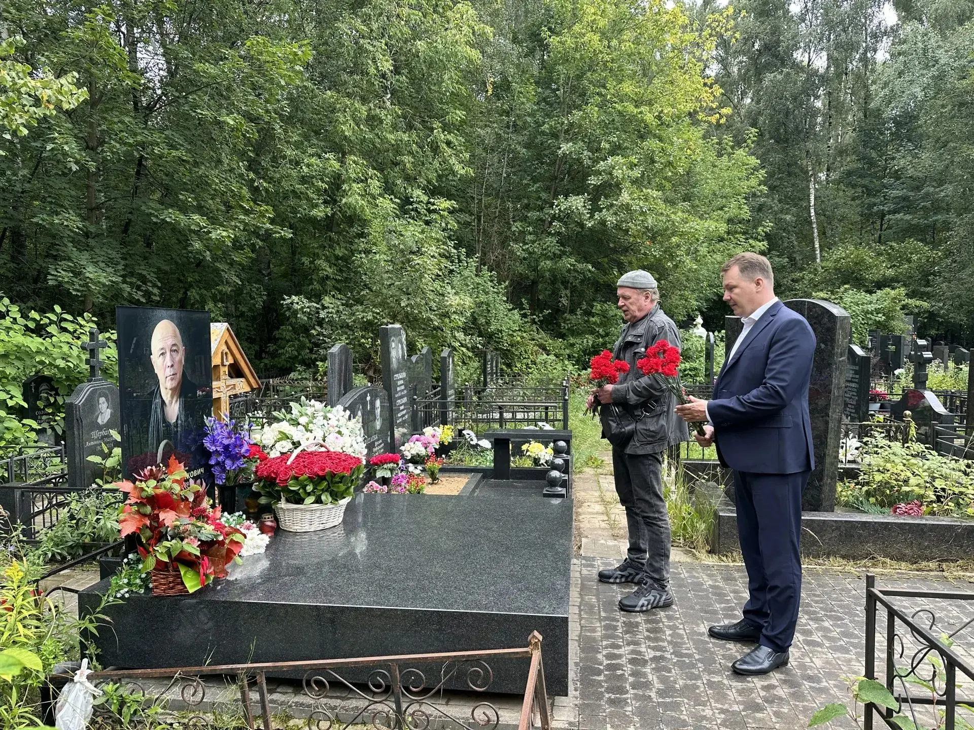 Директор Театра на Юго-Западе Дмитрий Берестов, художественный руководитель Олег Леушин...