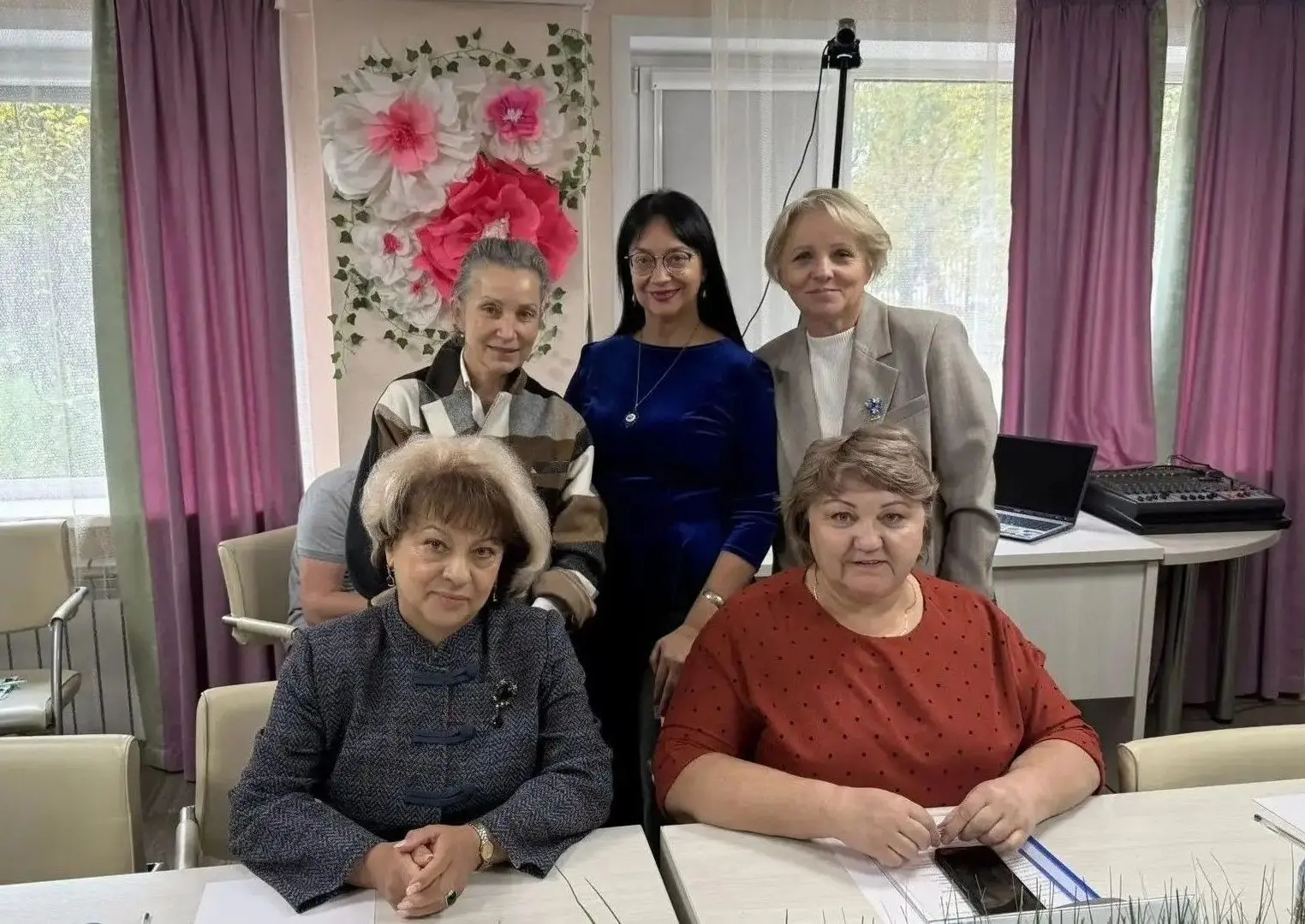 🔰Директор Комплексного центра  города Бийска Анна Арутюнян и заведующий отделением соц...