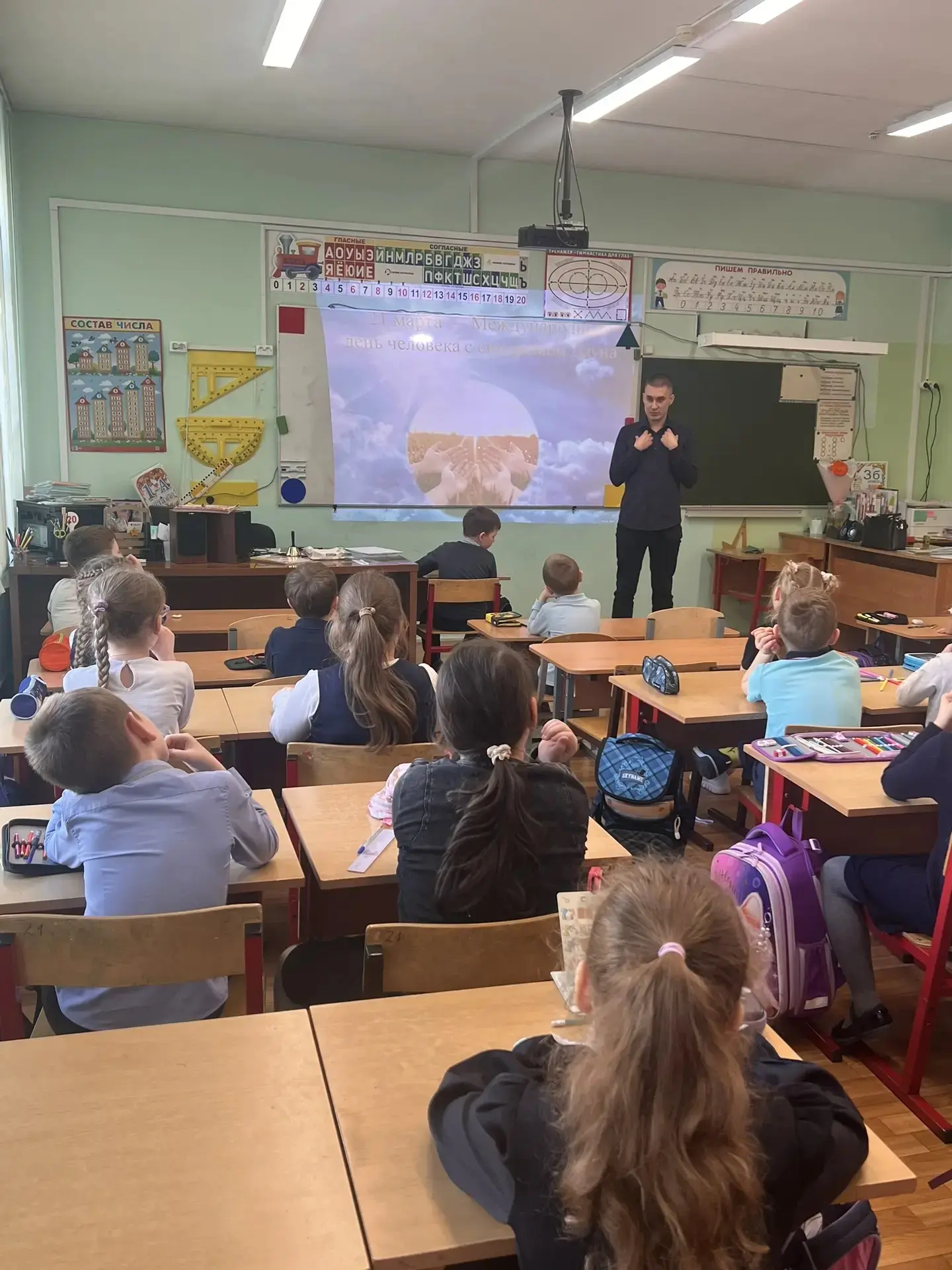 Уроки доброты для самых маленьких ☀️  👋 В нашей школе прошло познавательное занятие для первоклассни