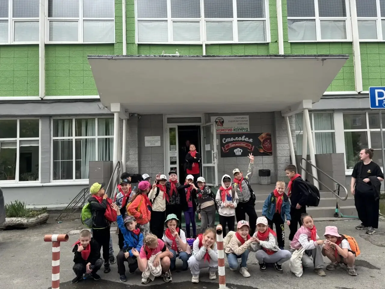 Вчера, 8 июня, все отряды посетили бассейн «Изумруд» ребята весело ныряли и плескались в прохладной 