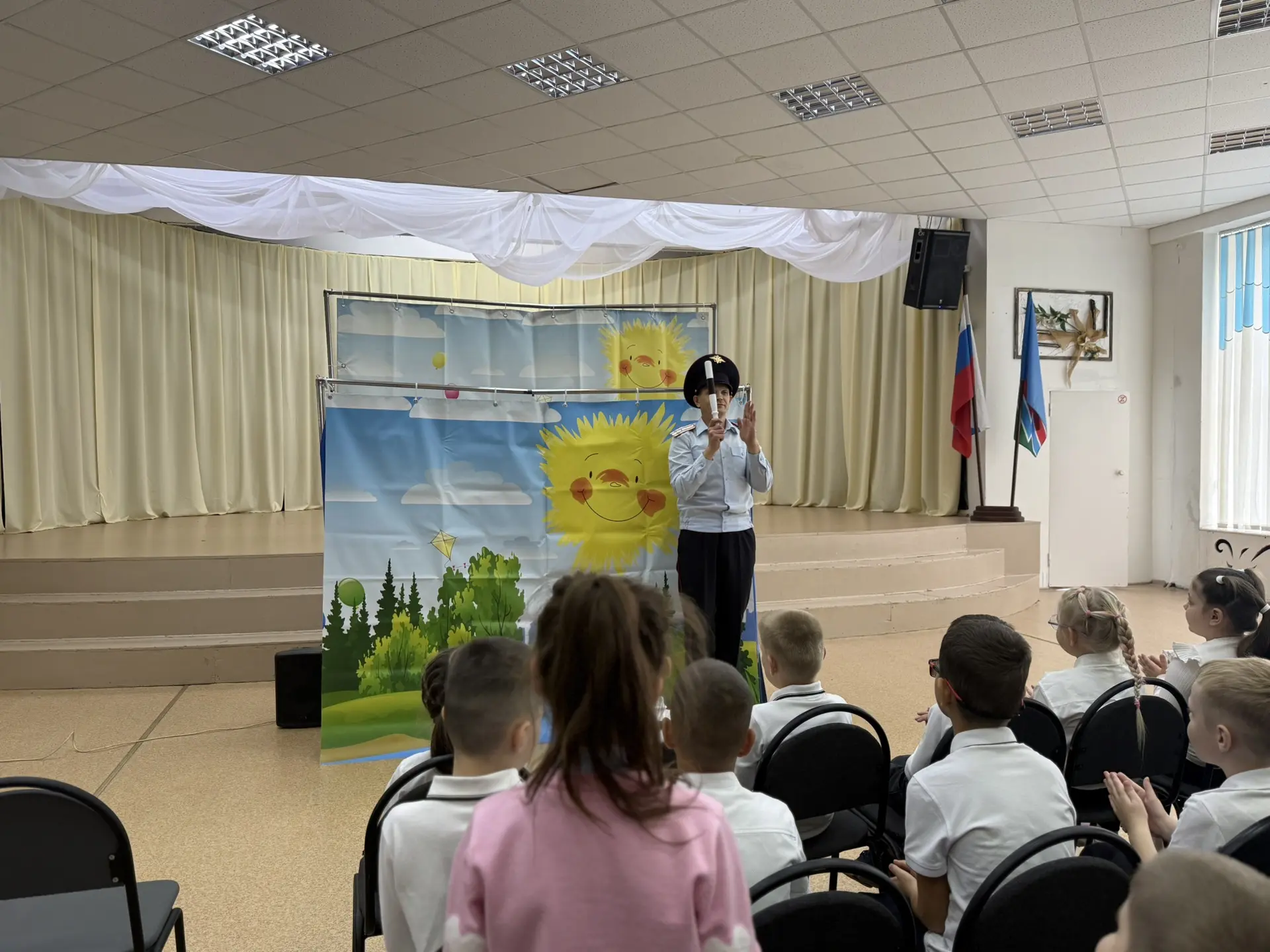 29 сентября наши первоклассники побывали на представлении «Тим и Бим. Приключение в бол...
