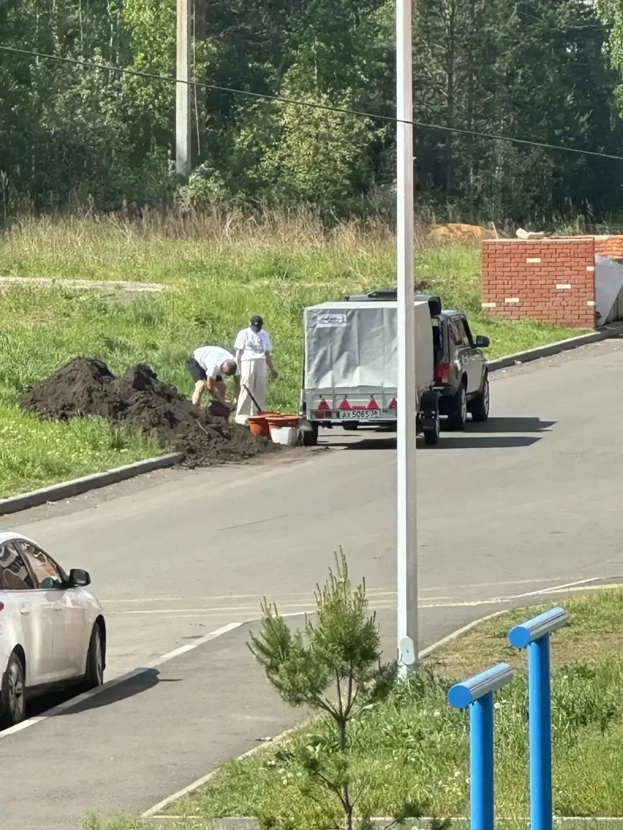 Это наши жильцы землю берут или нет?