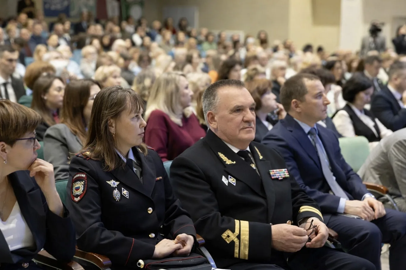 ⚡️ Мэр Казани Ильсур Метшин провёл выездное заседание городской комиссии по делам несовершеннолетних