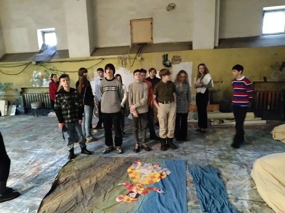 Учащиеся 8Е класса посетили удивительный мир Закулисья театра Оперы и балета нашего города,где проис