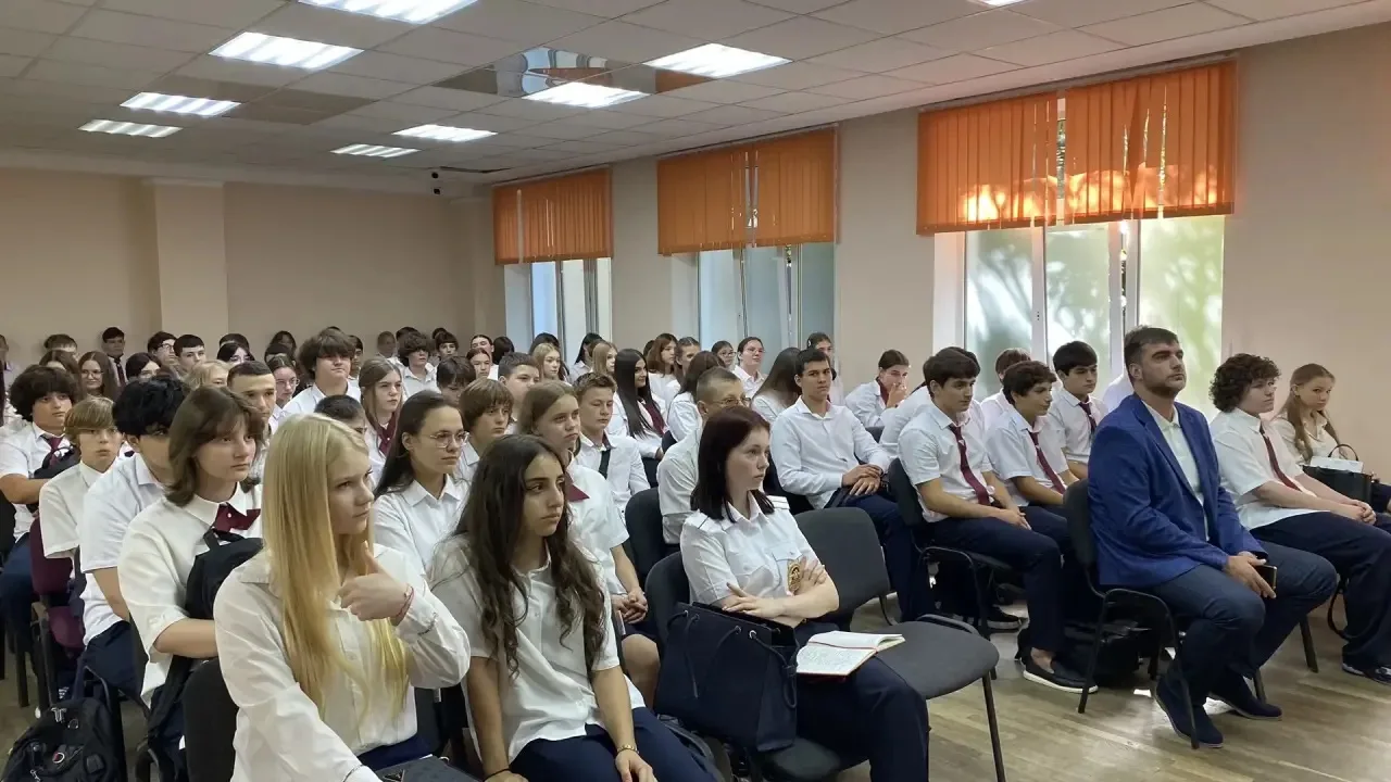 Сегодня в МОБУ СОШ №12 им. А.С. Лабинского администрацией Центрального внутригородского...