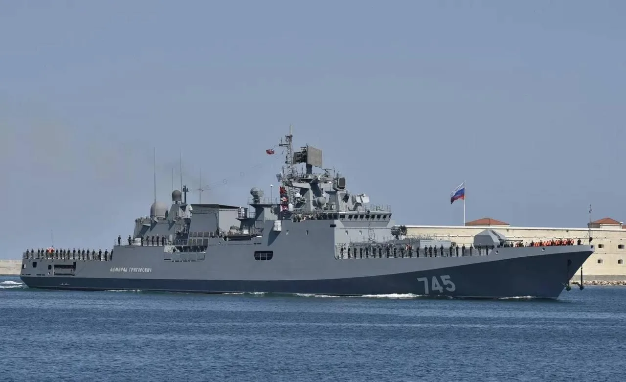 ❕🇷🇺 Российский фрегат «Адмирал Григорович» открыл предупредительный огонь по британской яхте в Ла-