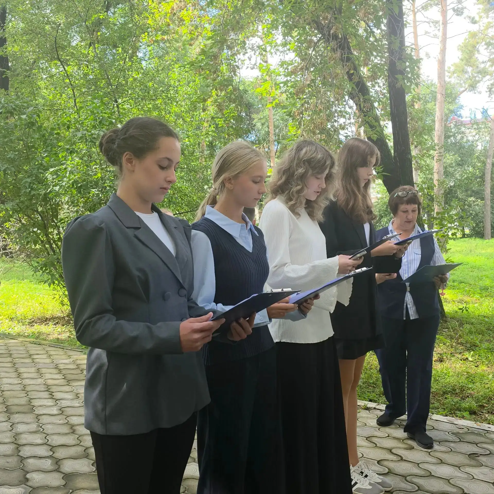 🕊️ Митинг памяти калининцев.