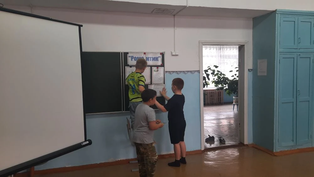 В первый день лета, в День защиты детей, на базе нашей школы начал работать лагерь с дн...