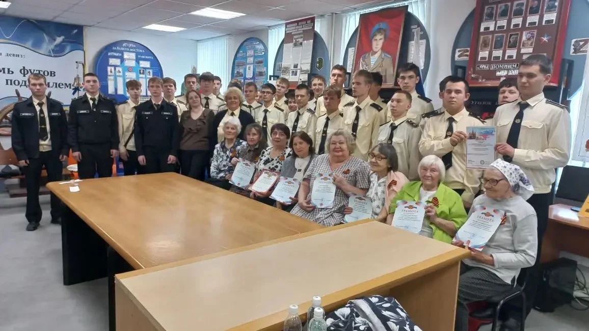 Добрый день, дорогие друзья! 

🇷🇺Поздравляем всех с Днём России! Желаем всем быть достойными гражд