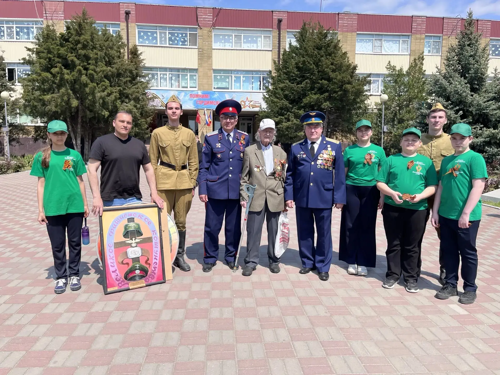 В Рассветовской школе прошла всероссийская акция «Георгиевская ленточка».🎗  В предпраздничный день р