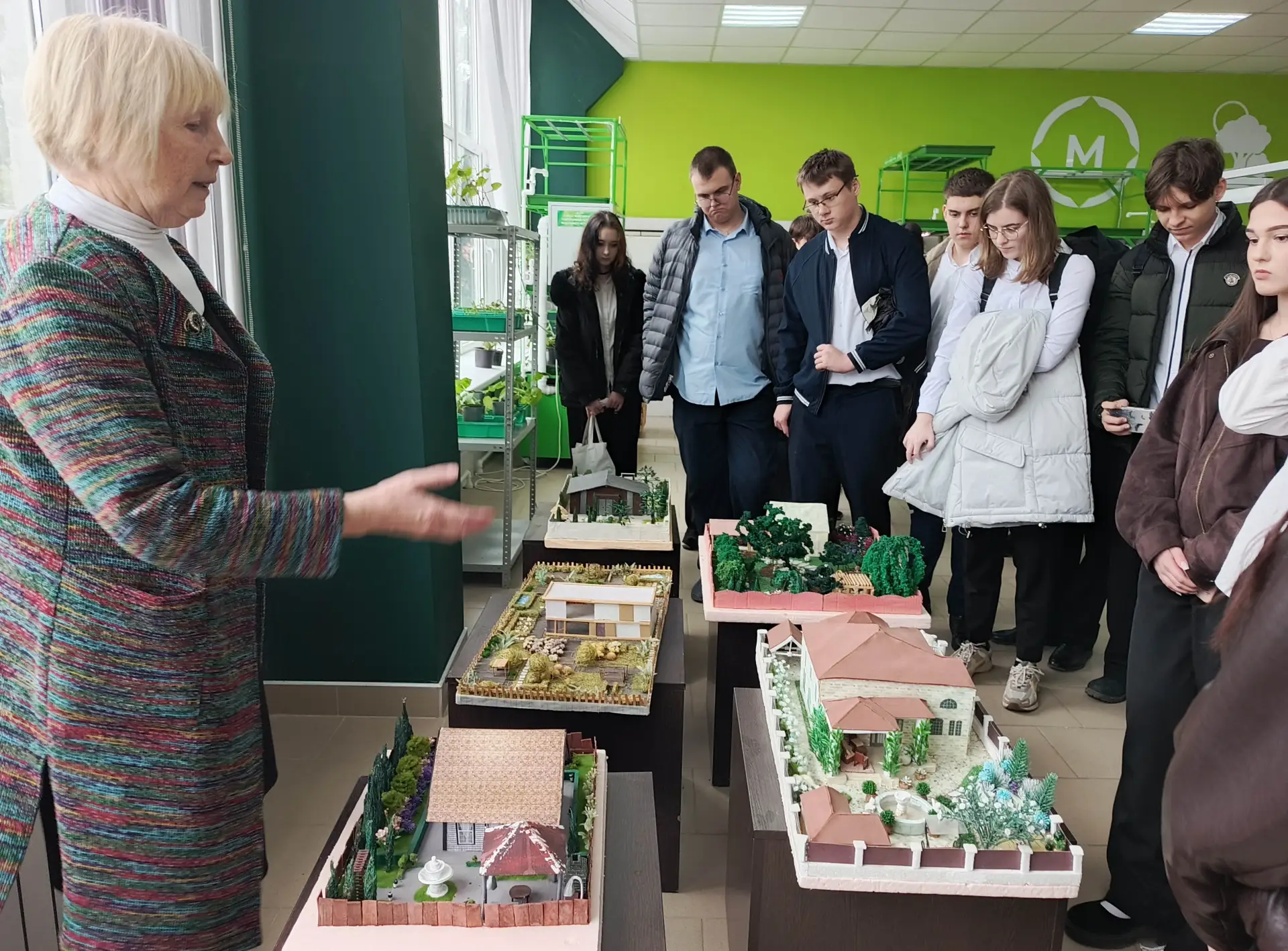 🏫 В рамках профориентационной работы учащиеся школ города Ейска посетили отделение сельского хозяйст