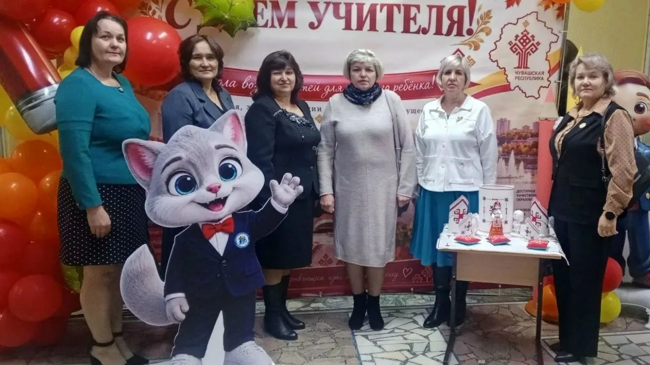 5 октября во Дворце культуры имени Якова Ухсая в Чебоксарах прошло торжественное собран...