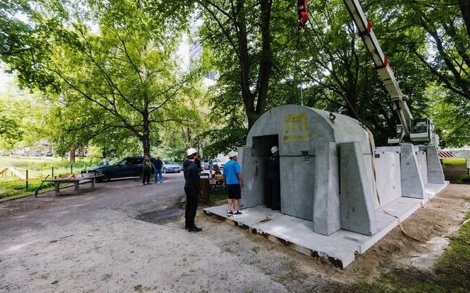 🤡 Эстония решила обезопасить себя от дронов ВСУ. Для этого она заказала модульные бомбоубежища у ра