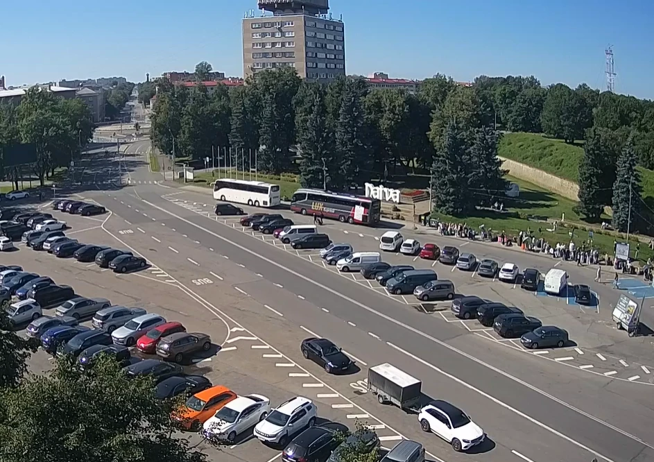 Камера - очередь из Нарвы (Эстония) в Россию https://balticlivecam.com/ru/cameras/eston...