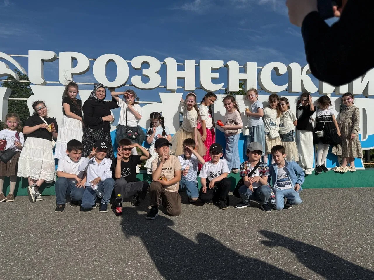 🐬 А у нас — морское настроение посреди лета!

Пока одни покоряют лесные тропы, учащиеся 2 «Б», 8 «А
