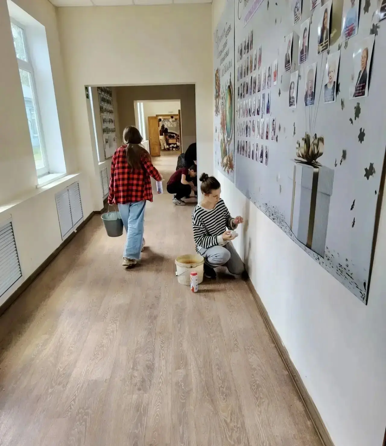 🌟В нашей школе продолжается работа несовершеннолетних по благоустройству здания и терр...