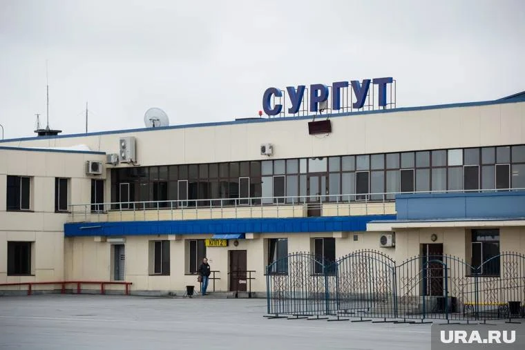 В Сургуте вынужденно приземлился вахтовый самолет

Самолет вахтового рейса UT 6117 авиакомпании «Ютэ