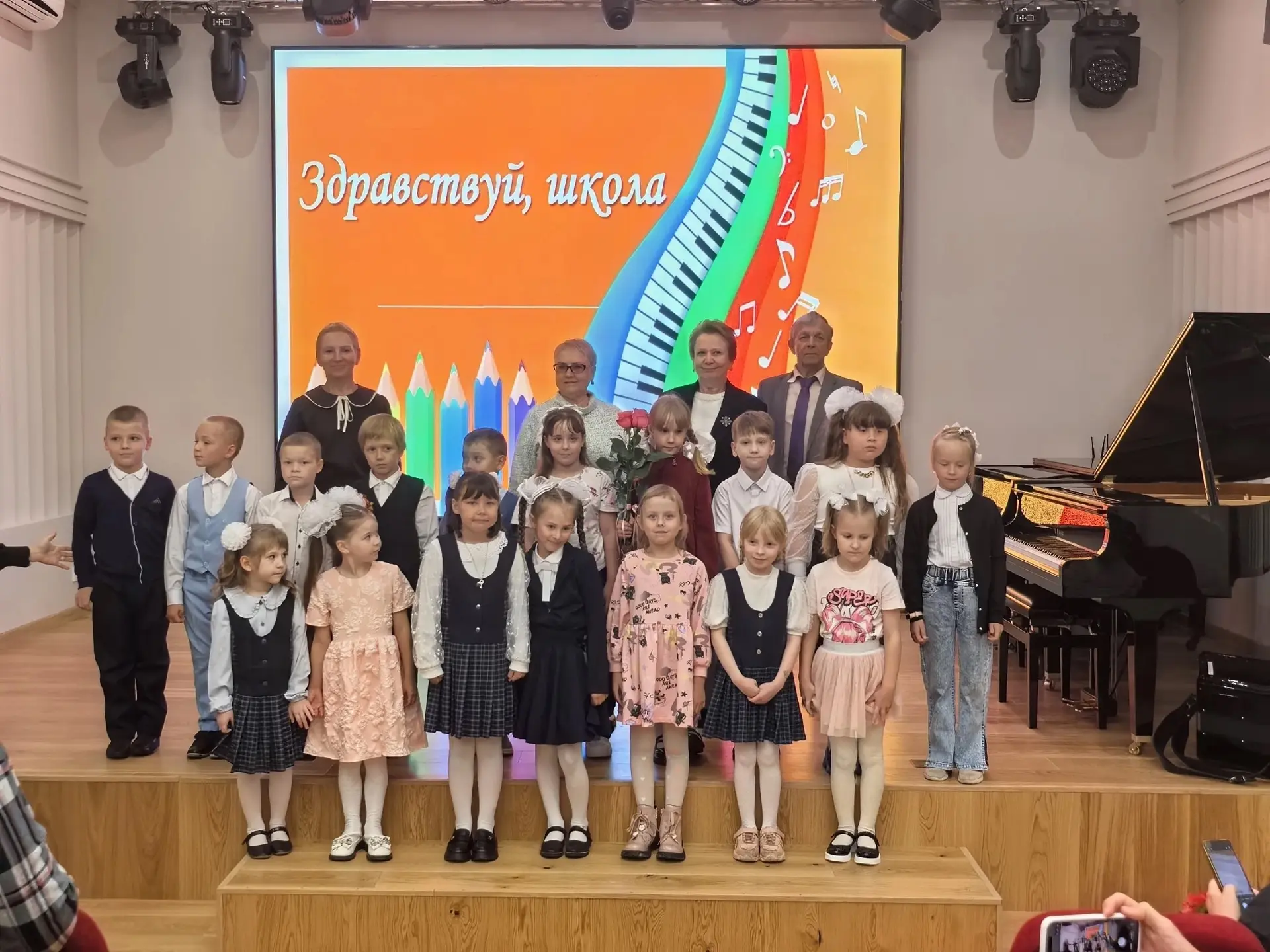 🍂🍁 Вчера школьные коридоры вновь наполнились звонким смехом и радостными приветствиям...