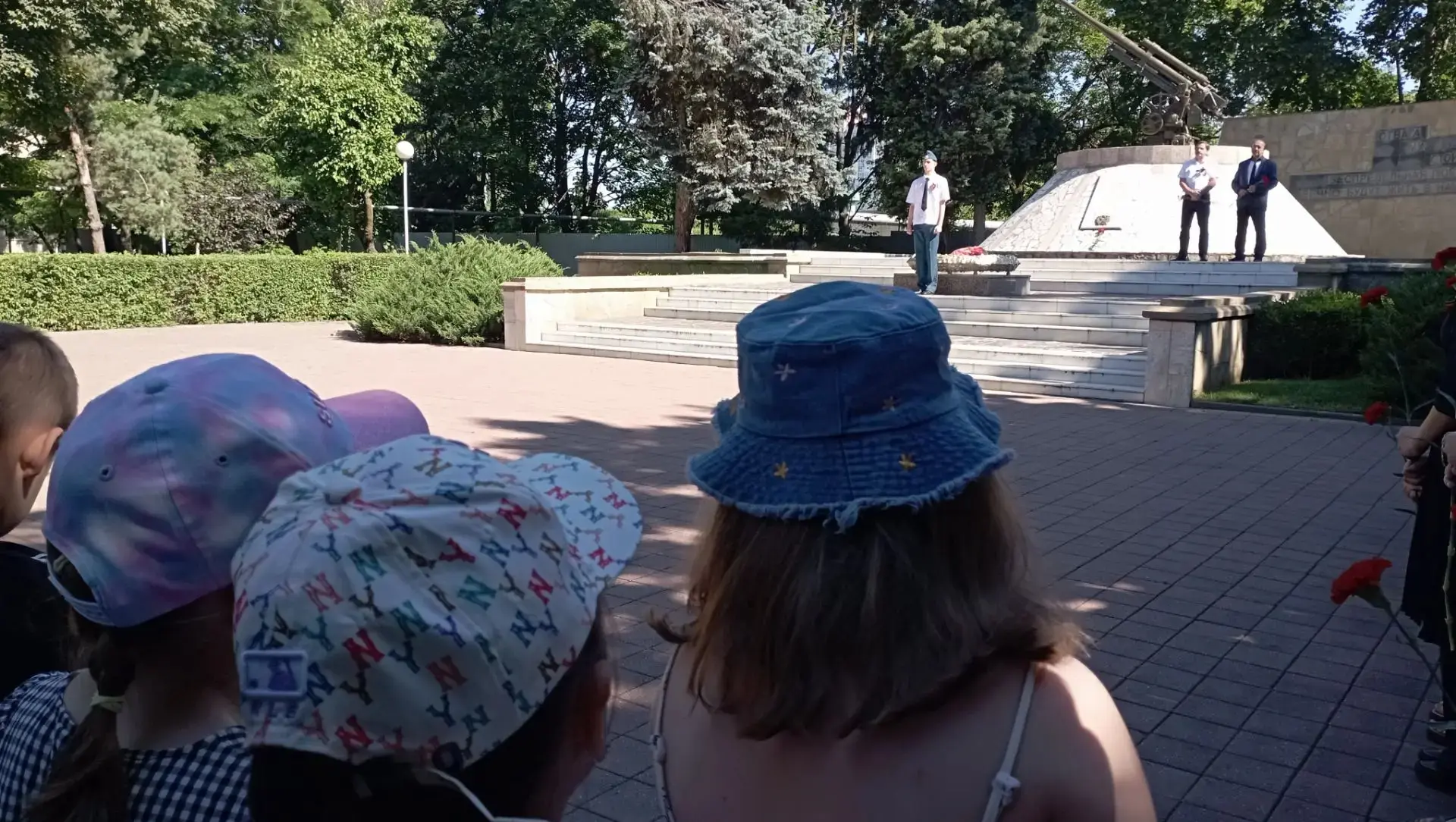 22.06.2026г.
**Лагерь "Колокольчик"**

Воспитанники 1 отряда приняли участие в митинге посвящённый Д
