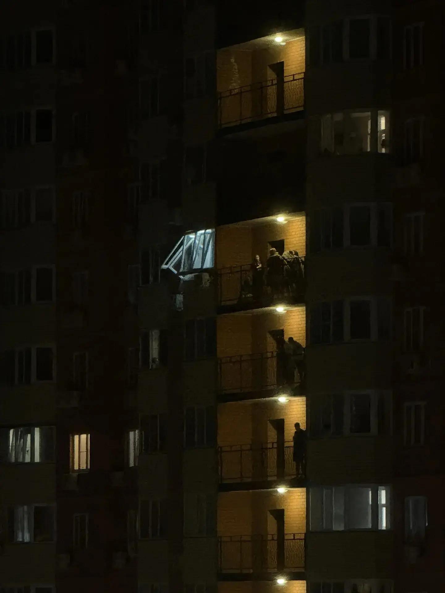 💥 В ЖК «Губернский» ночью произошёл взрыв, а затем началась драка