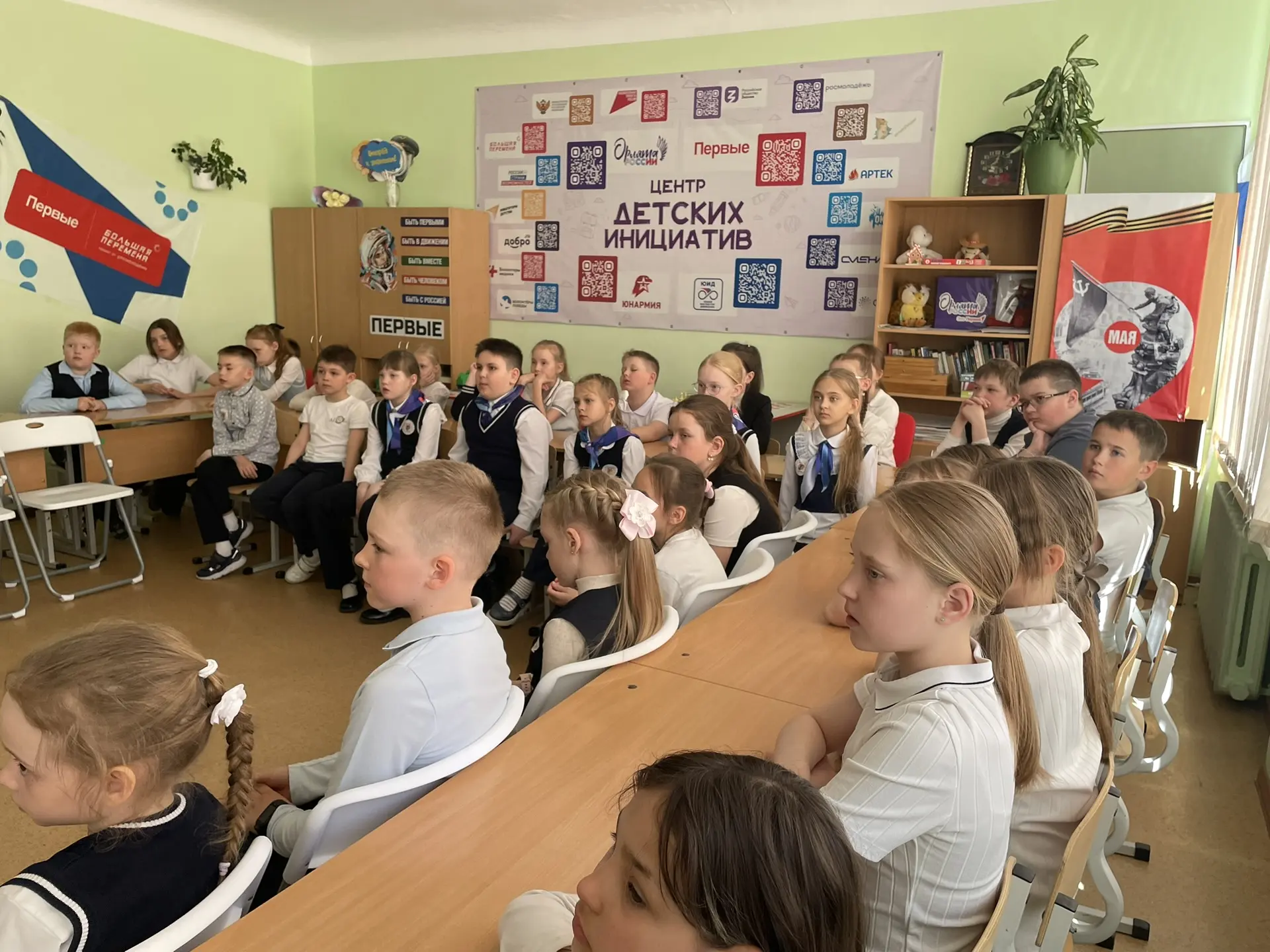 🌟🌟🌟 Встреча поколений  «Песни, с которыми мы победили» 🎶  В Центре детских инициатив состоялась важн