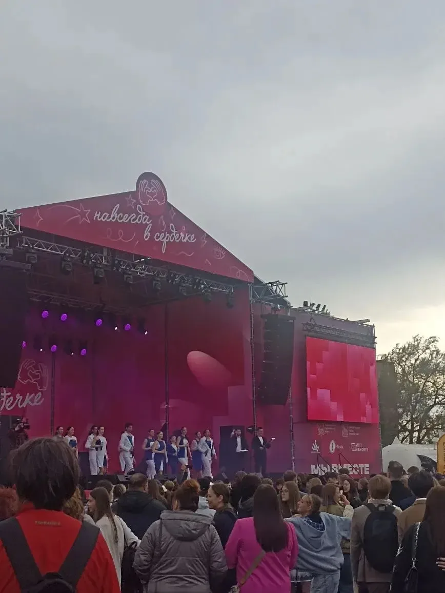 🎓 Праздник, который останется в сердцах!  Сегодня, 23 мая на стадионе «Авангард» с размахом прошёл п