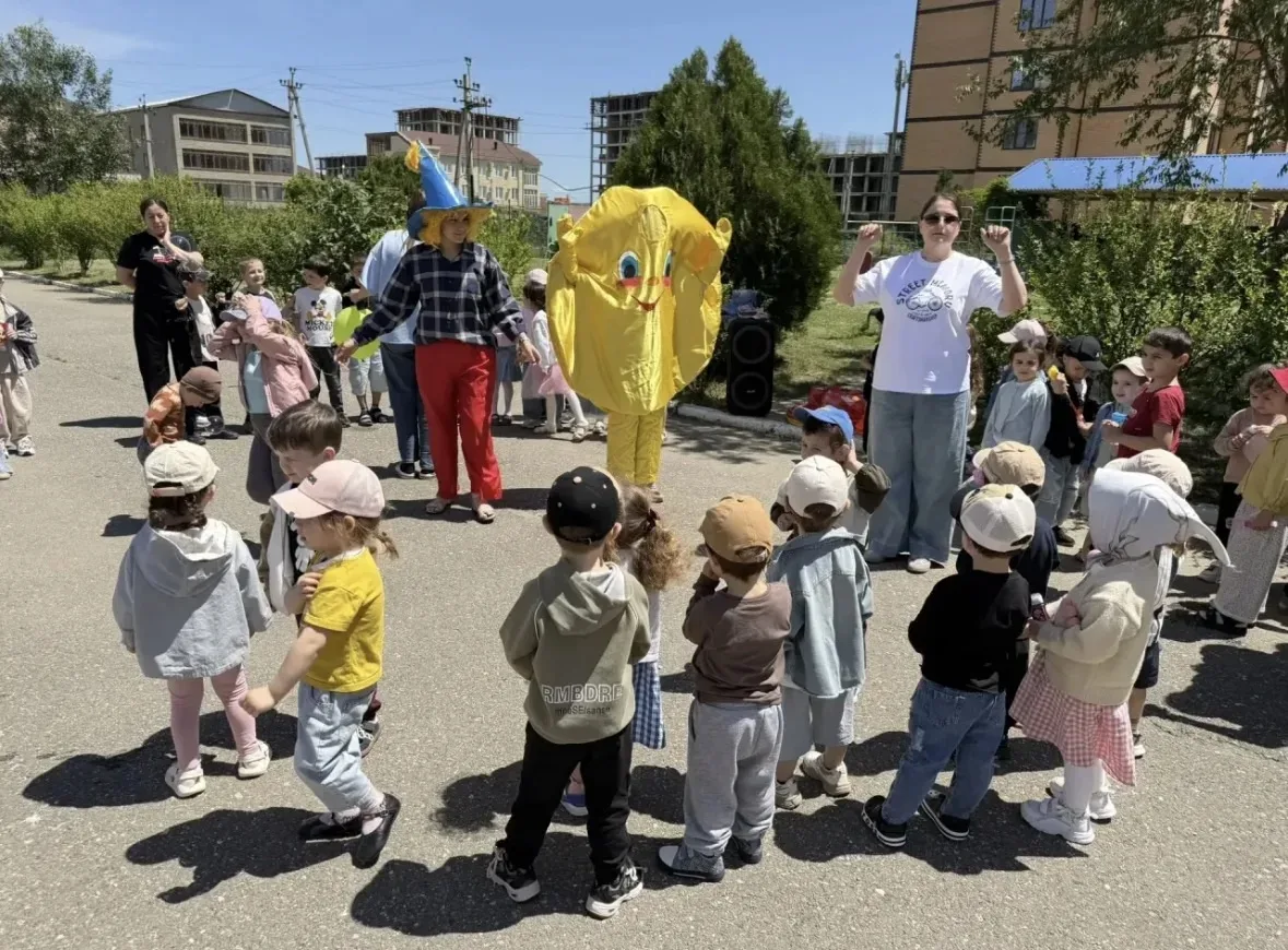 Сегодня детский сад №14 "Радуга" расцвел еще ярче - здесь дружно отметили самый добрый ...