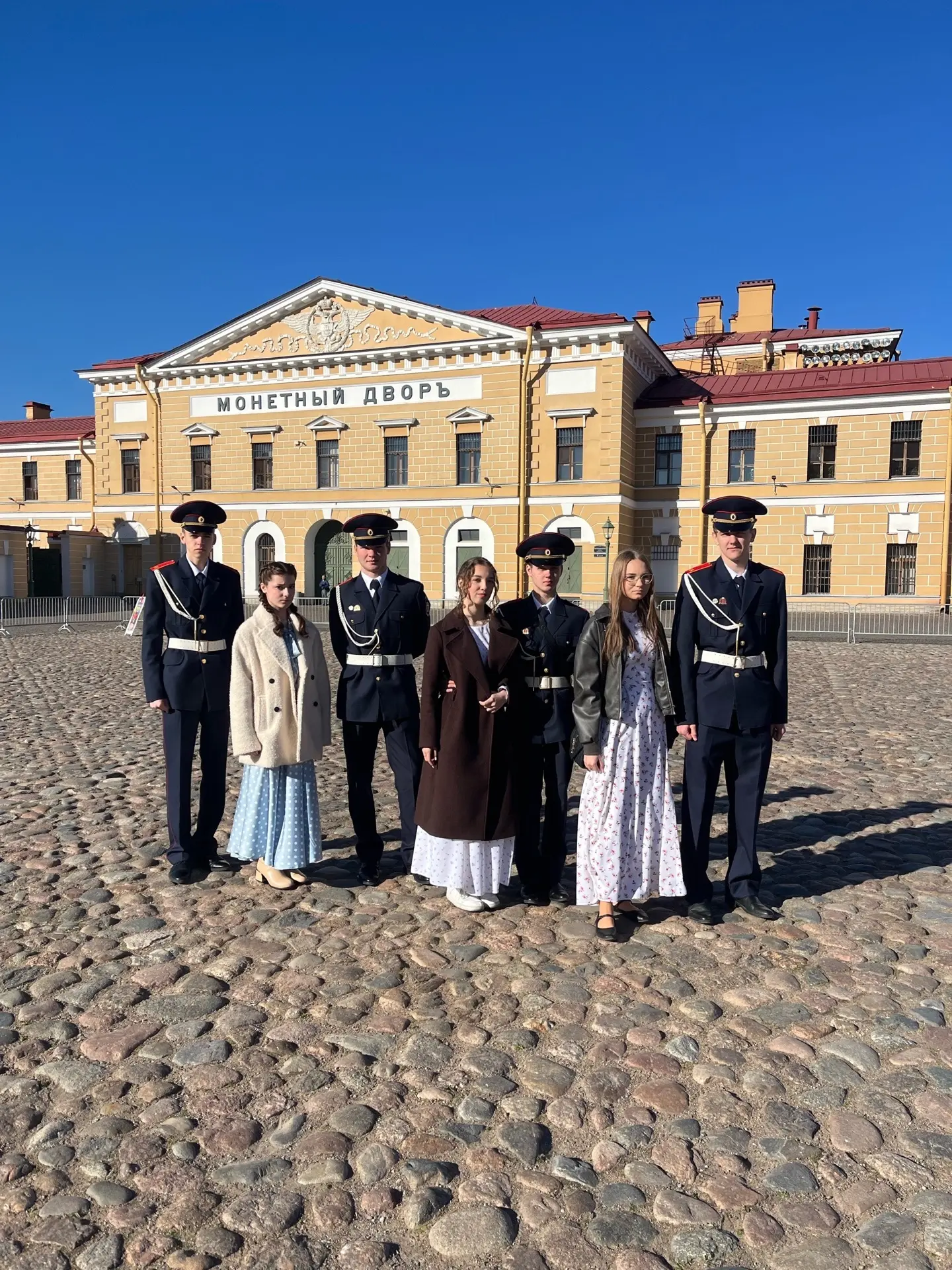 СКВОЗЬ ДЕСЯТИЛЕТИЯ - ВЕРНЫ ПОБЕДЕ  Три поколения. Одна история. Одна Победа🇷🇺.  🗓️ 8 мая наши 🧑🏻‍🎓 👩