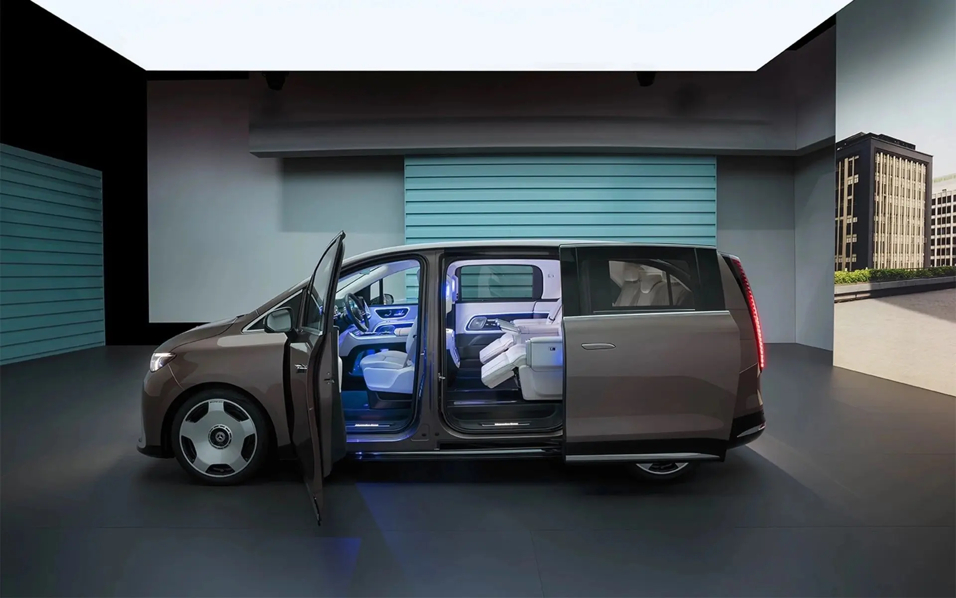 Новый Mercedes-Benz VLE получил управление креслами со смартфона