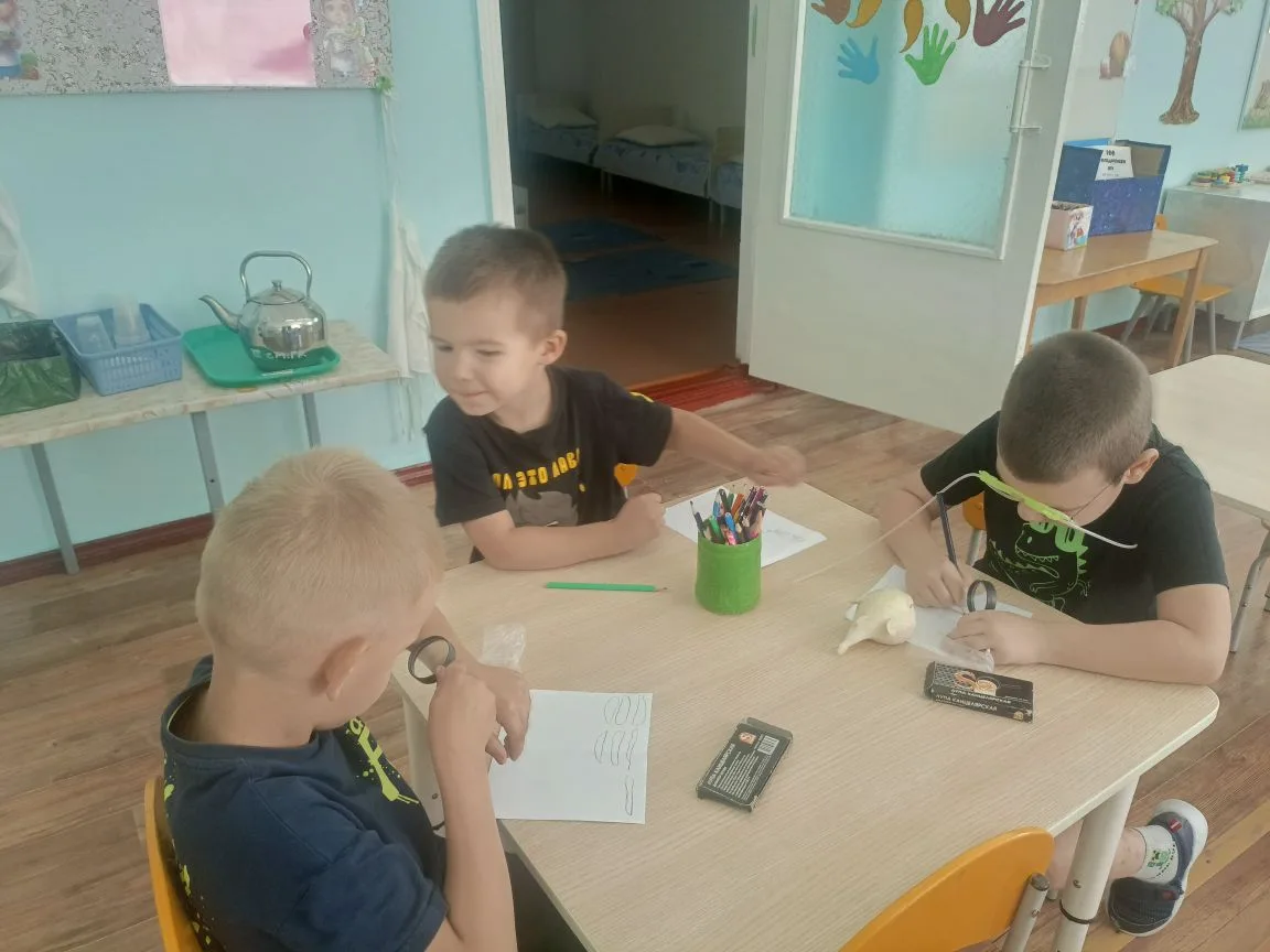 Экспериментальная деятельность «Увеличительные приборы или Волшебные стёклышки»   .